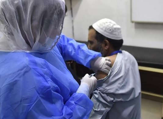 Coronavirus: Vaccine registration starts for Pakistanis aging 30