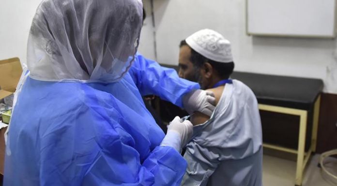 Coronavirus: Vaccine registration starts for Pakistanis aging 30