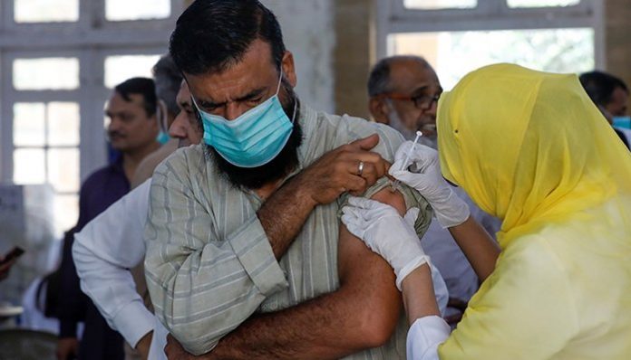Vaccinations drive in Pakistan reached 200,000 count in a day, says Asad Umar